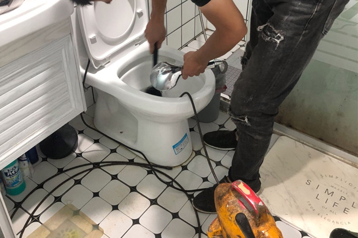 宁陕马桶堵塞自己疏通还是找师傅?专业上门服务让你省时更省心